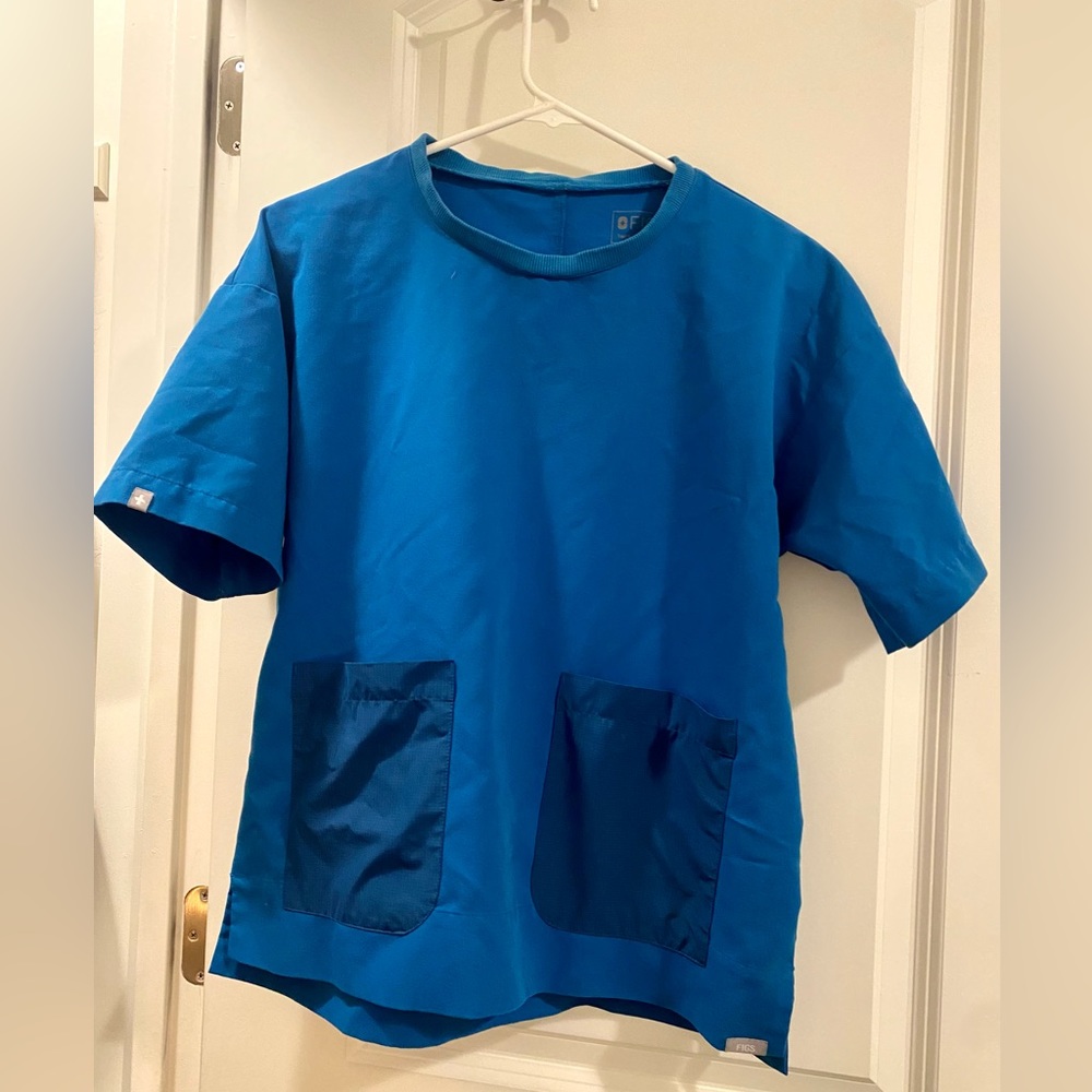 FIGS crewneck scrub top